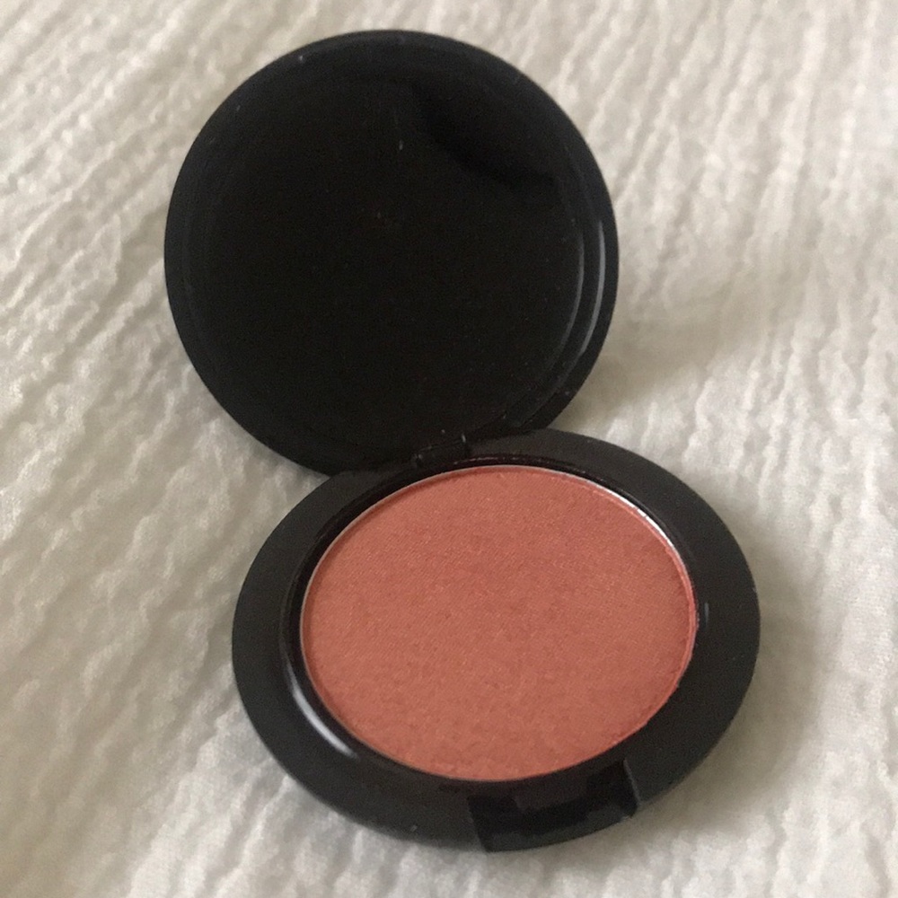 IBY Beauty Peach blush